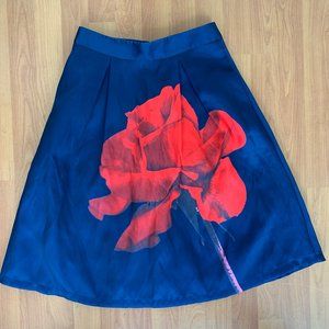High waisted skirt with red rose